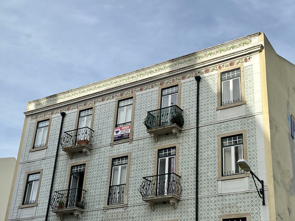 building in Lisbon, Portugal with an apartment for sale